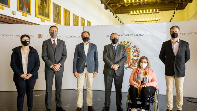 El concejal de Acción Social, Ángel Lorén, con representantes de las entidades de personas con discapacidad