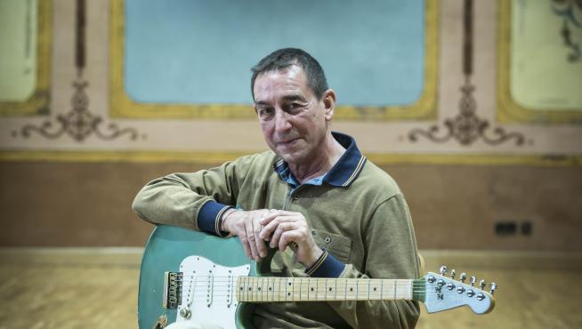 El músico y profesor zaragozano, en una de las salas de la escuela en la calle de Las Armas.