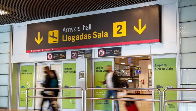 Personas en la T1 del aeropuerto Adolfo Suárez en Madrid