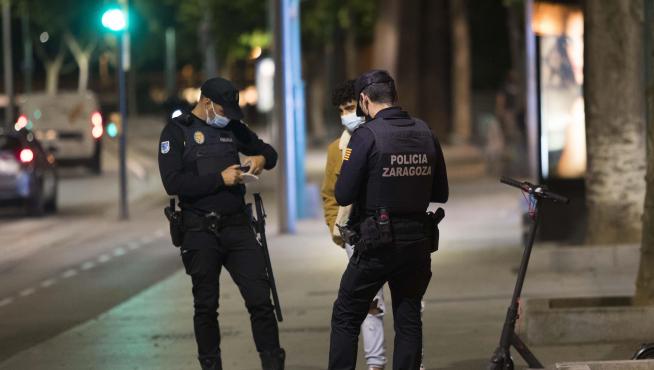 Dispositivo de la Policía Local y Nacional para controlar las zonas de botellón de Zaragoza