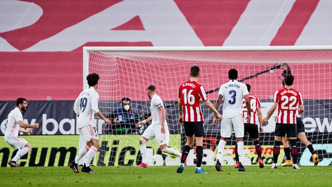 Una de las jugadas del partido