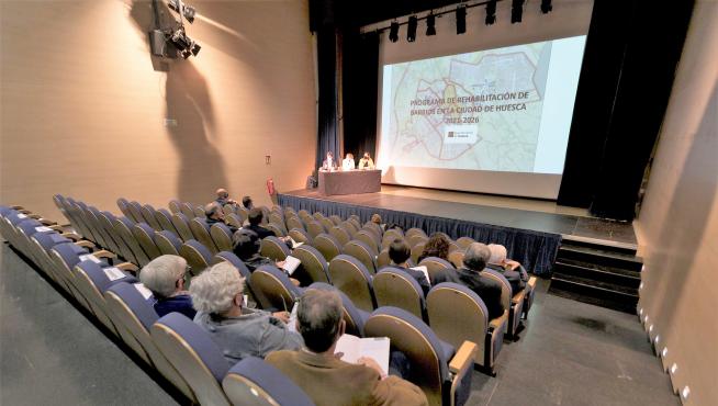 Presentación del proyecto de regeneración urbanística en el Centro Cívico de Huesca este miércoles.