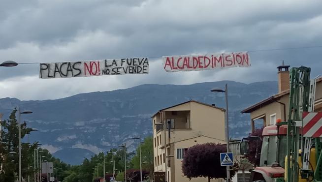 Pancartas en contra de los proyectos de parques solares en La Fueva.