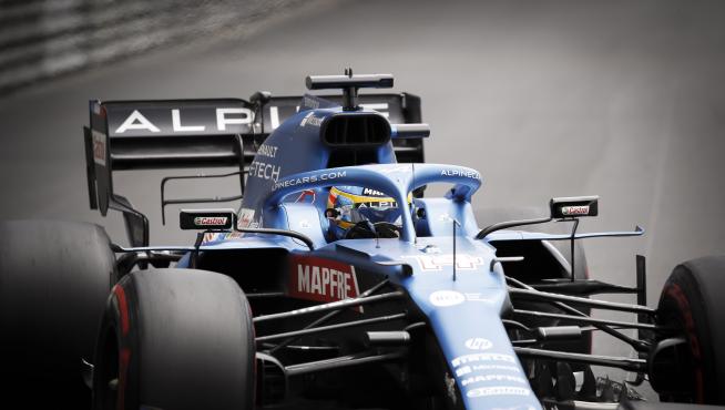Fernando Alonso, en su monoplaza este sábado en Mónaco.