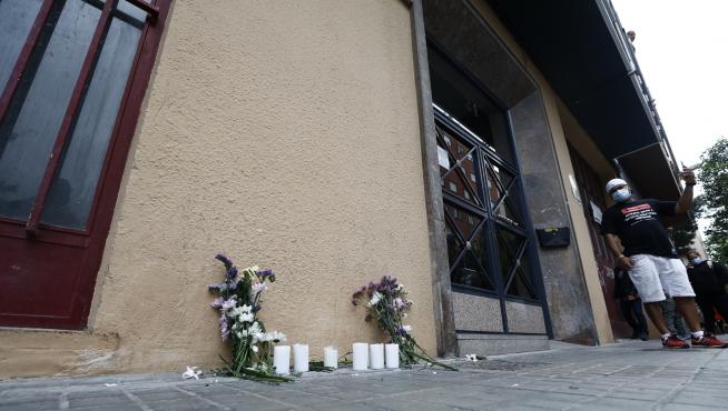 Concentración por la mujer asesinada en Zaragoza por su pareja.