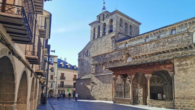 Imagen que presentaba la plaza de la Catedral de Jaca este martes por la tarde