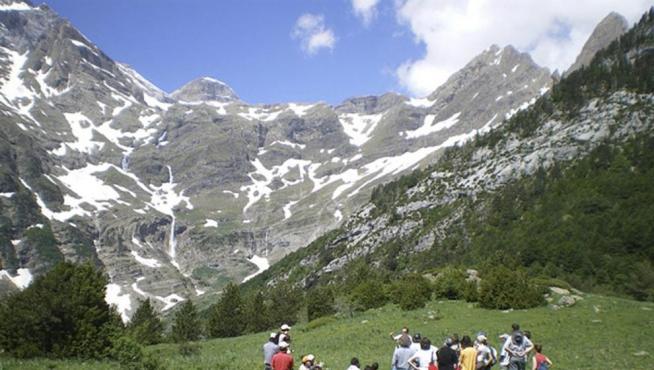 El Geoparque de los Pirineos se puede recorrer a través de rutas a pie.