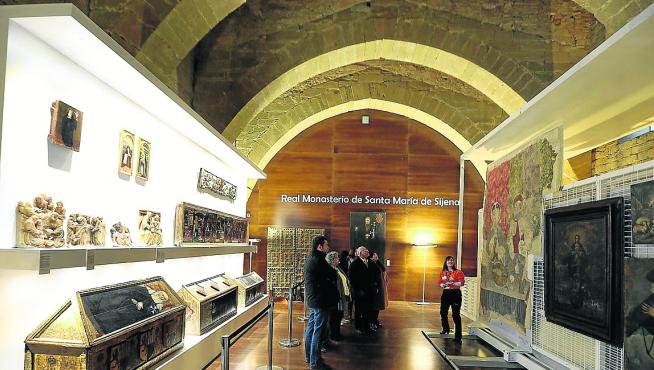 Algunas de las piezas que pueden verse en la exposición de Sijena, en los antiguos dormitorios.
