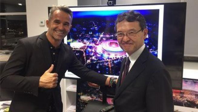 El abogado Francisco Domínguez junto a Murao San, el presidente de Nikken, empresa encargada de remodelar el Camp Nou.