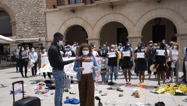 concentracion por el dia internacional de los refugiados en Teruel. Foto Antonio Garcia/Bykofoto. 20/06/21[[[FOTOGRAFOS]]]