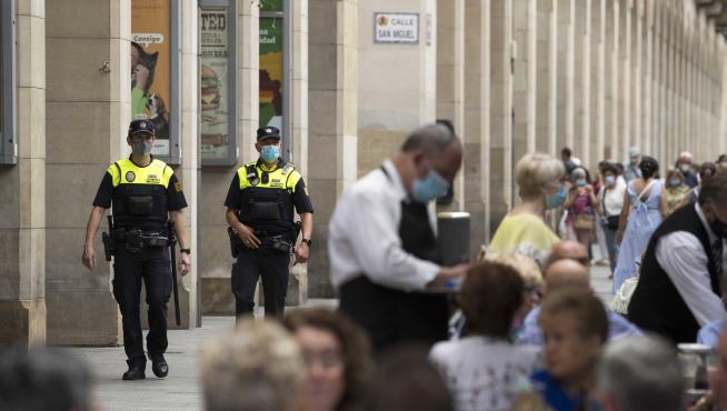 Incrementa el control en Zaragoza policial por los contagios de covid entre los jóvenes.