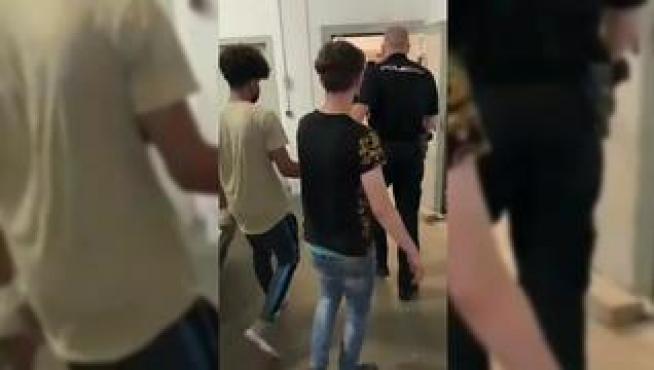 Tres Jóvenes Detenidos En Zaragoza Por Robar En Un Piso De La Calle Biel Al Que Entraron Por El 6410