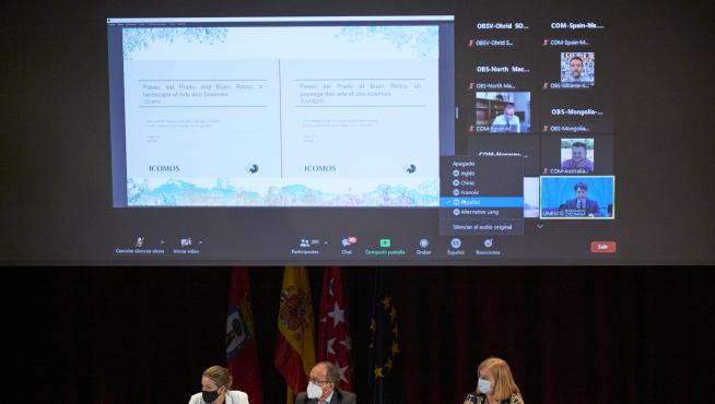 El embajador de España en la Unesco, Juan Andrés Perelló (centro), durante la retransmisión del 44º Comité de Patrimonio Mundial de la Unesco, en el Auditorio del Museo del Prado, a 23 de julio de 2021, en Madrid (España).