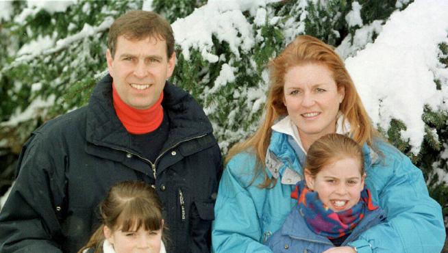 La feliz pareja, con sus hijos, en una imagen de archivo de hace veinte años.