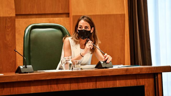 La concejal de Hacienda, María Navarro, al comienzo del pleno de este jueves.