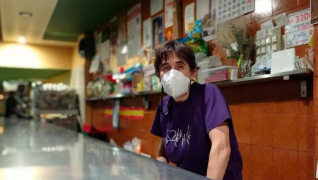 Reyes Gracia tiene 50 años y regenta el Bar Nicol, en Plenas