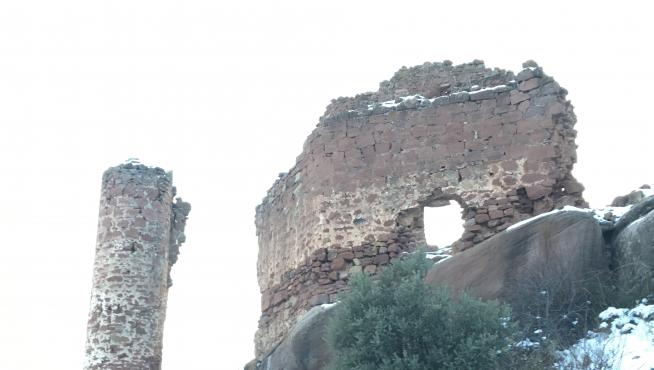 Solo un torreón ruinoso y un fragmento de muralla siguen en pie.