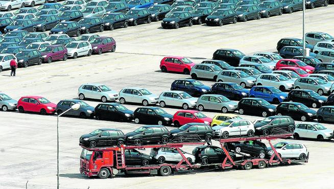 Traslado de vehículos fabricados en la plata de Volkswagen de Landaben, Navarra