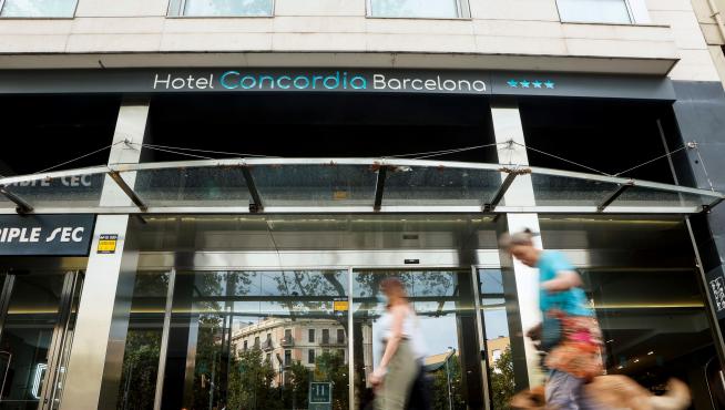 Investigan la muerte de un niño en un hotel de Barcelona y buscan al padre
