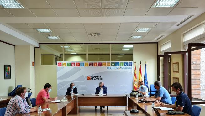 Reunión entre los representantes de los ganaderos y el consejero Olona este miércoles.