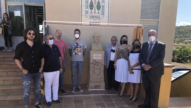 Inauguración del busto dedicado a Joaquín Carbonell en Alloza.