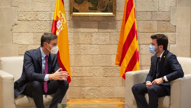 Pedro Sánchez y Pere Aragonès durante la reunión.