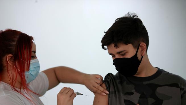 COVID-19 vaccination day for 14-year-old boys in Rio de Janeiro