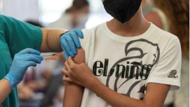 Según el epidemiólogo Nacho de Blas, "llegará primero una vacuna para niños de entre 6 y 12 años y posteriormente una aprobación para los de menos de 6 años".