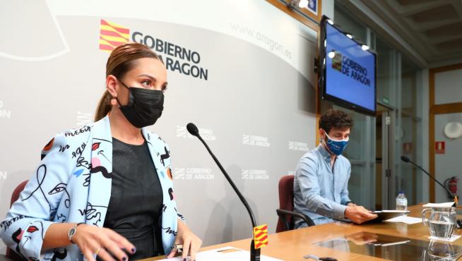 Maru Díaz y Ramón Guirado durante la rueda de prensa de lanzamiento de las becas salario para universitarios celebrada este miércoles