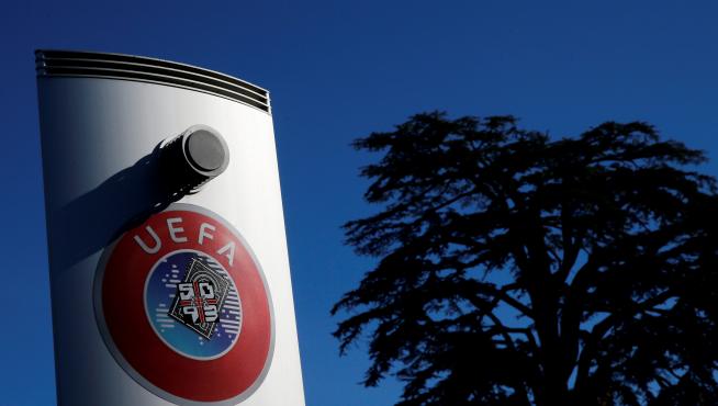 Un logo en la sede la UEFA en Nyon.
