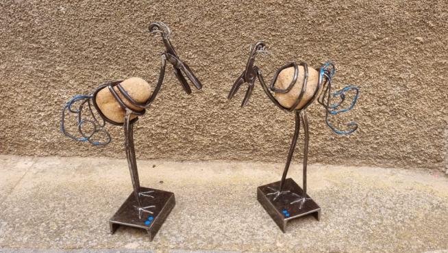 Los premios consisten en esculturas del artista José Azul.