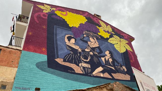 El mural de la vendimia realizado por Diego Vicente luce ya junto a la sede de la DOP Cariñena.