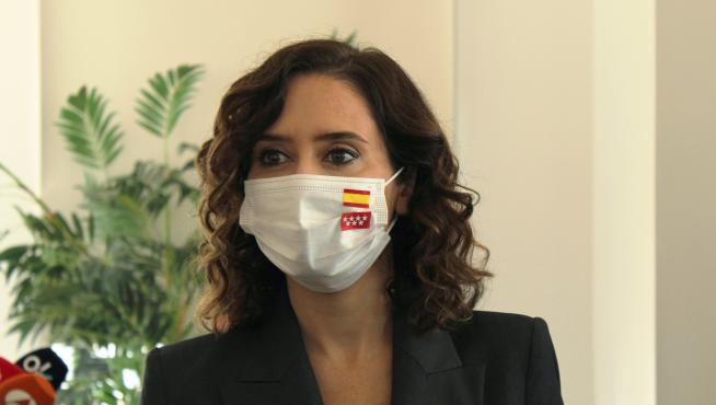 Isabel Díaz-Ayuso en Nueva York con su mascarilla con las banderas de Madrid y de España