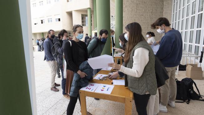 Acreditaciones durante el arranque del Congreso Internacional sobre Economía Social celebrado en Teruel.