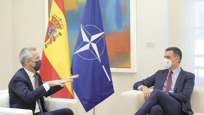 El presidente del Gobierno, Pedro Sánchez. durante una reunión con el secretario general de la OTAN, Jens Stoltenberg, en el Palacio de la Moncloa.