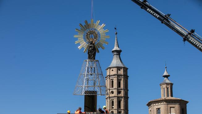 La imagen de la Virgen del Pilar, en la estructura de la Ofrenda de Flores 2021