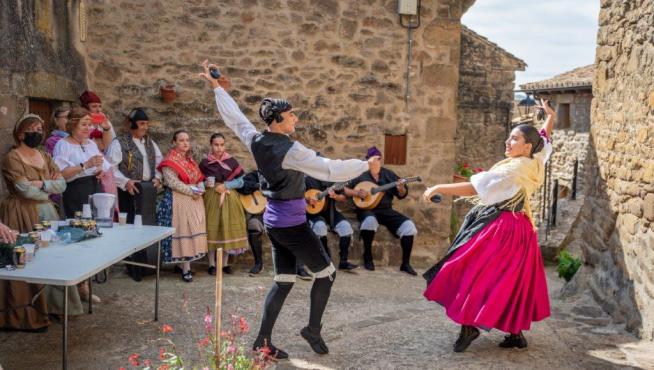 Dos joteros, durante las pasadas Jornadas Culturales de Urriés, celebradas a principios de octubre.