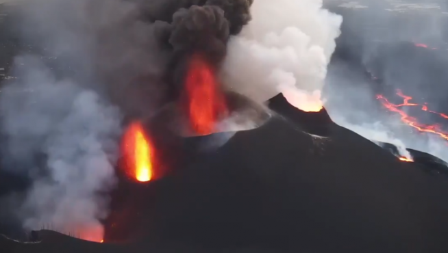 Espectacular imagen del volcán en La Palma
