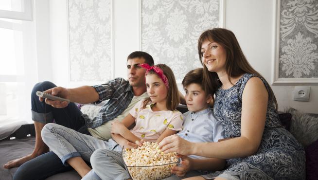 Consumo regulará en 2022 a través de un Real Decreto la emisión de publicidad de alimentos y bebidas no saludables dirigida a menores de 16 años en televisión.