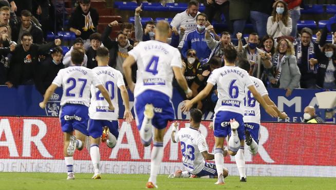 Jugada del gol del Zaragoza en el primer minuto de partido ante el Mirandés