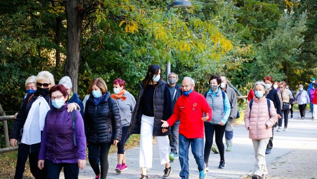 La concejala de Deportes Cristina García ha participado este miércoles en las andada activa en el parque José Antonio Labordeta