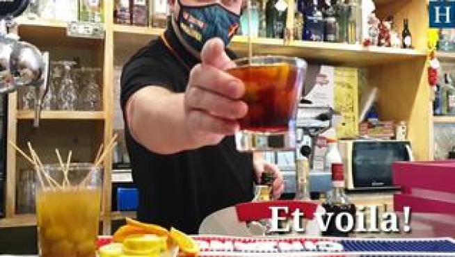 Cada vermutero tiene sus trucos para hacer, de la mejor manera, una de las bebidas que más se consume en España poco antes de la hora del almuerzo.