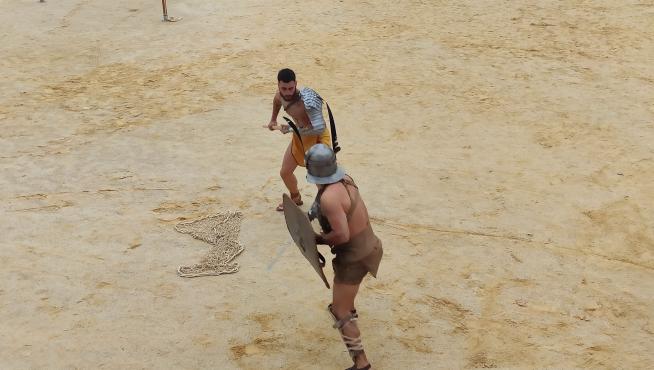 Recreación de una pelea de gladiadores durante la feria Lakuerter de Andorra.