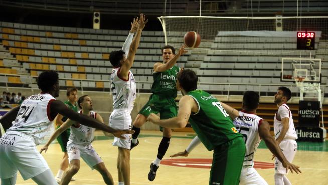 Van Oostrum da un pase en el choque ante Palma