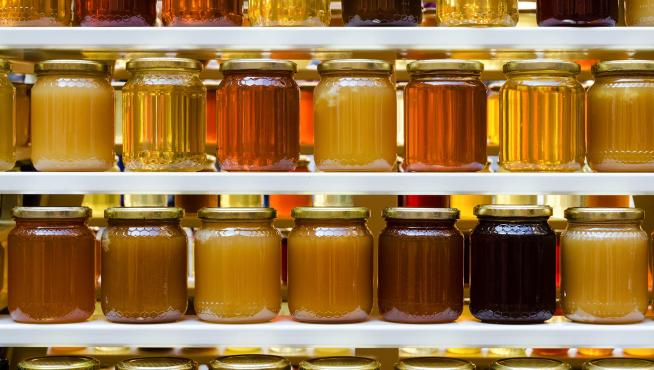 Según las investigaciones de COAG, a pesar de las elevadas importaciones de miel china, el producto no se encuentra en los lineales de los supermercados.