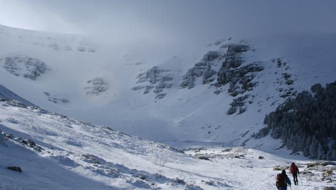 En la web Montaña Segura se puede encontrar información, para realizar actividades de montaña con nieve.