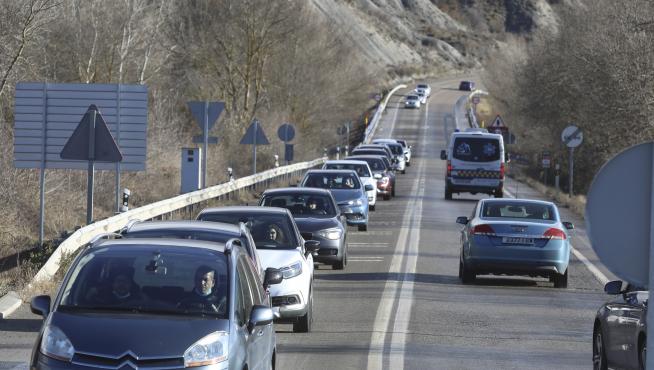 Hubo retenciones en la subida al Pirineo en Lanave y tráfico denso en la variante de Sabiñánigo.