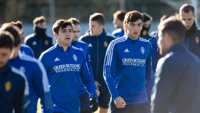 Iván Azón, que regresará a la titularidad, en una sesión de entrenamiento.