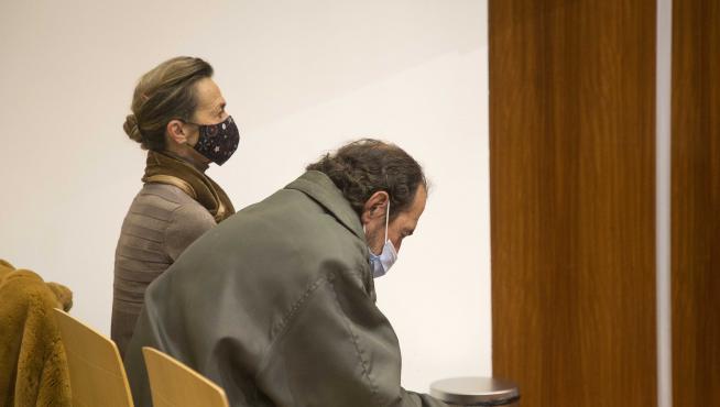Los acusados de la estafa y delito societario, ayer en el juicio de la Audiencia de Zaragoza.