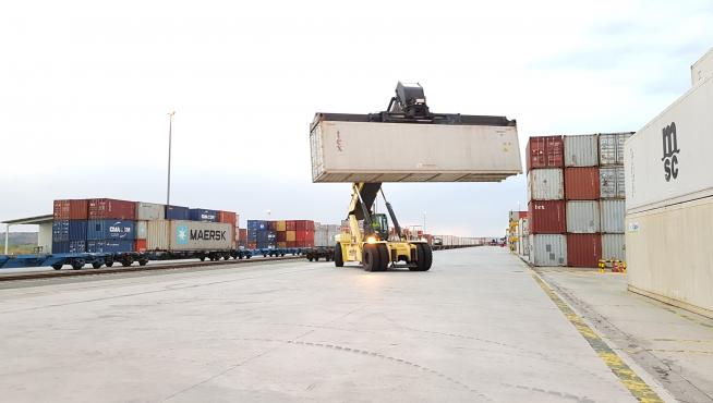 Trabajos en la Terminal Intermodal de Monzón.